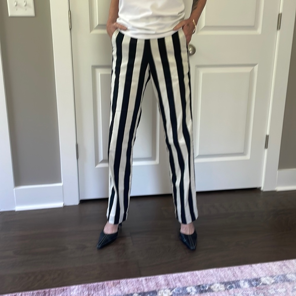 Super cute, one of a kind designer pants! Black/white wide legged pant!